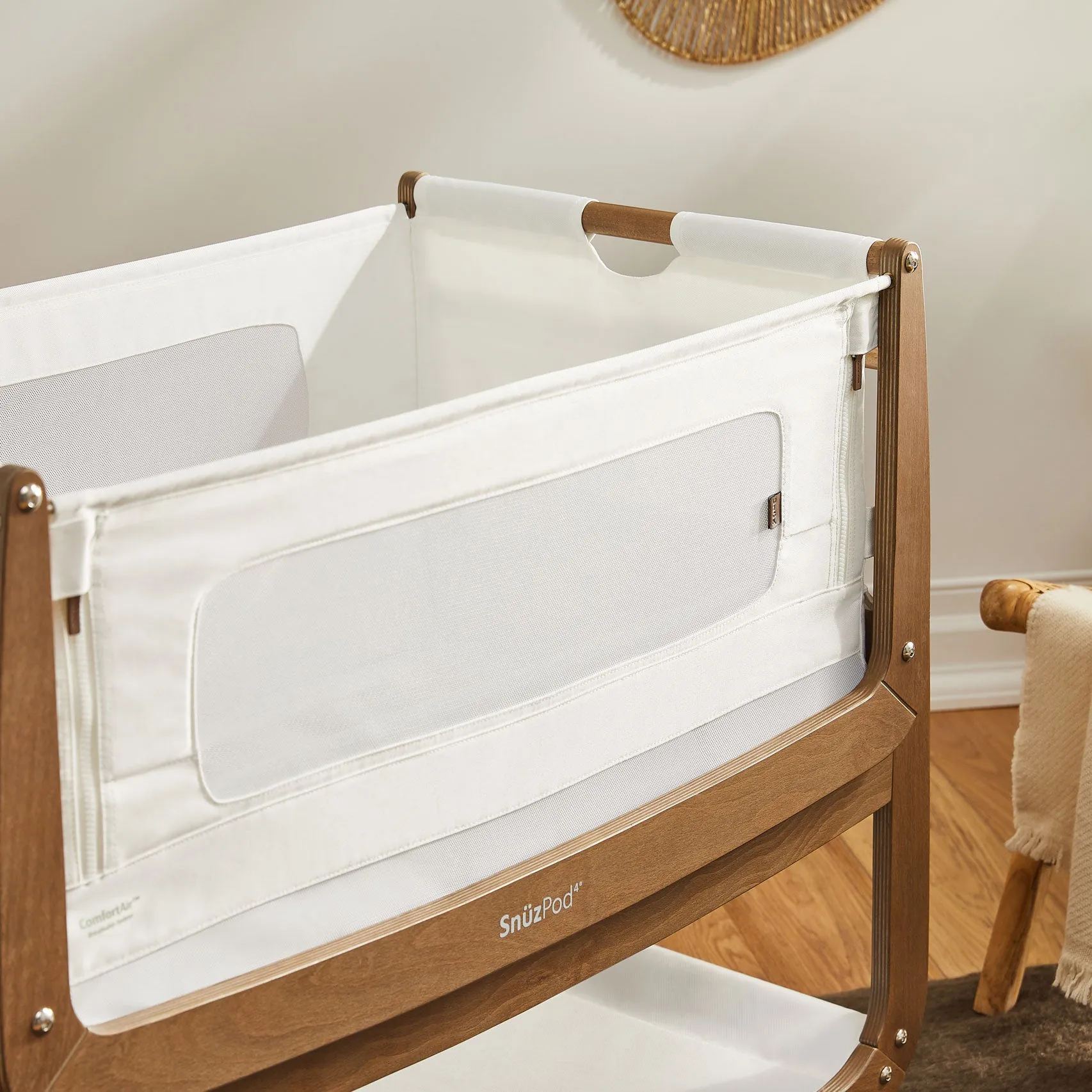 SnuzPod4 Bedside Crib